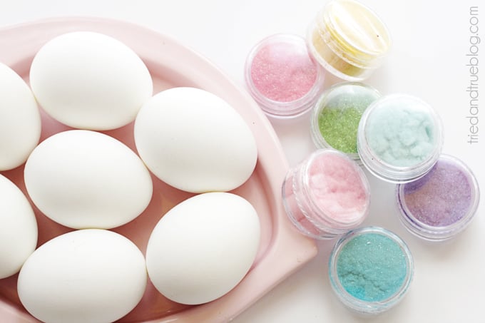 Decorating Easter Eggs with Flocking - Powders