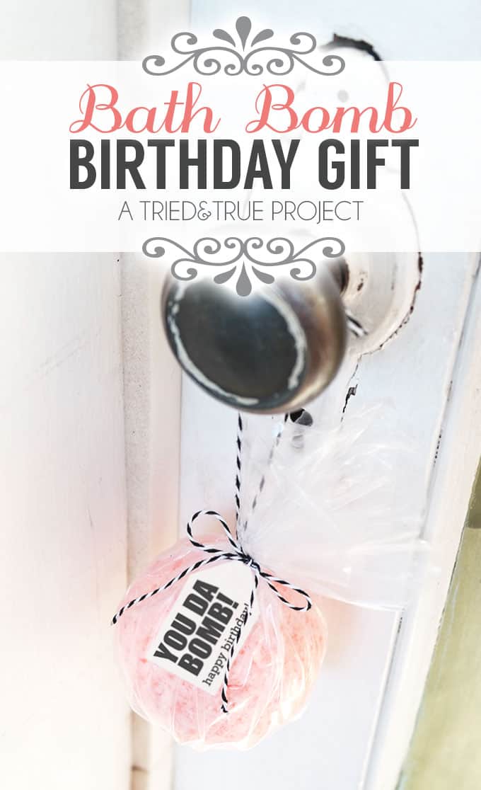 Bath Bomb Easy Birthday Gifts - A super easy gift to make and give! #birthdaygiftidea #bathdiy
