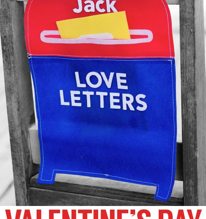 Valentine's Day Mailbox Free Pattern - Every kid needs somewhere to put all their love letters right?! Here's a super easy tutorial to make your own fabric mailbox!