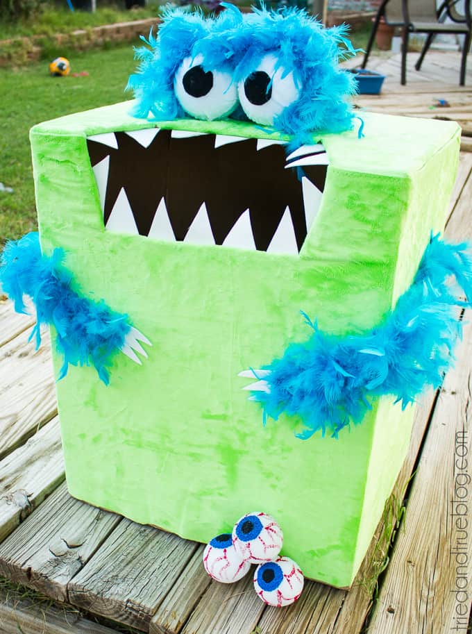 "Feed The Monster" Halloween Game - Ready to party!