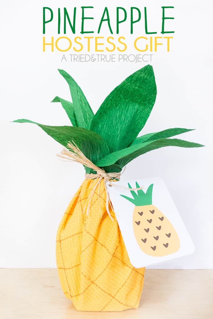 Use a kitchen towel and a few basic supplies to create this fun Pineapple Hostess Gift!