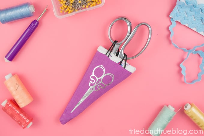 Horizontal image of the Fabric Scissors Pouch